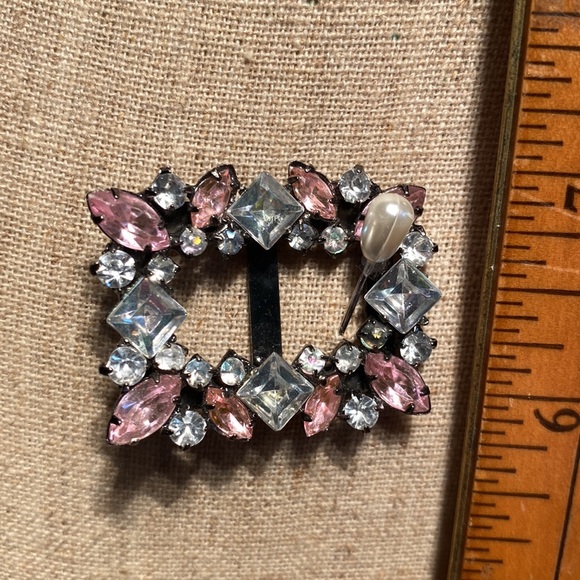 Vintage Buttons and Buckles. 5 in total. - Picture 4 of 5